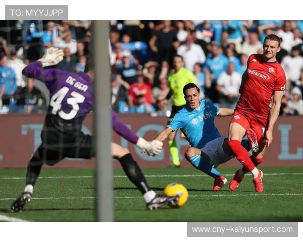 德赫亚门将扑救训练:反应弧线与低位扑救强化 德赫亚门将扑救训练:反应弧线与低位扑救强化